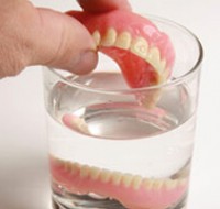 cleaning-dentures-the-right-way